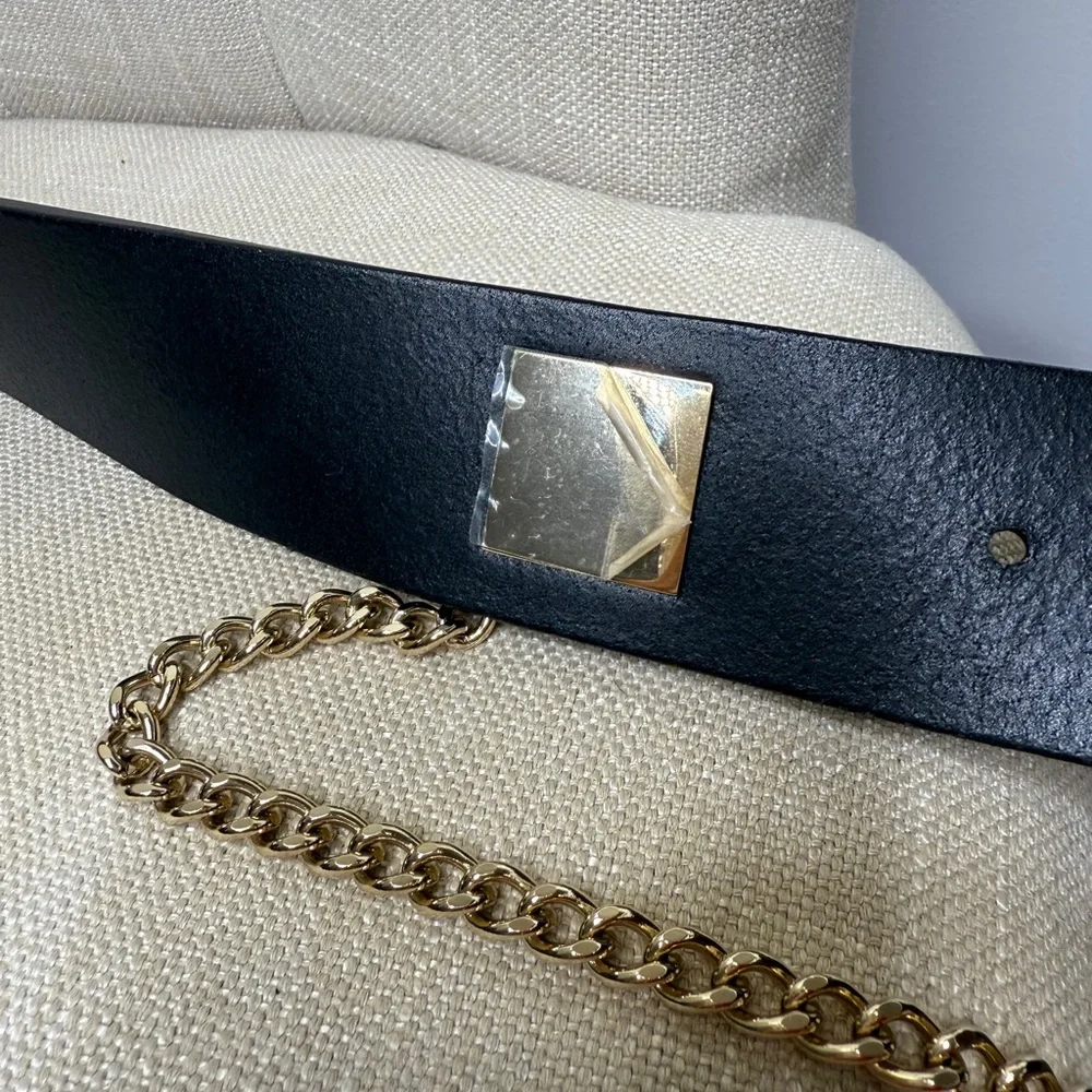 AUTHENTIC CHANEL Black leather lock belt RARE 2002 runway